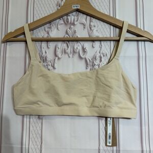 SKIMS Fits Everybody Scoop Neck Bralette Bra Size Medium In Sand NWT